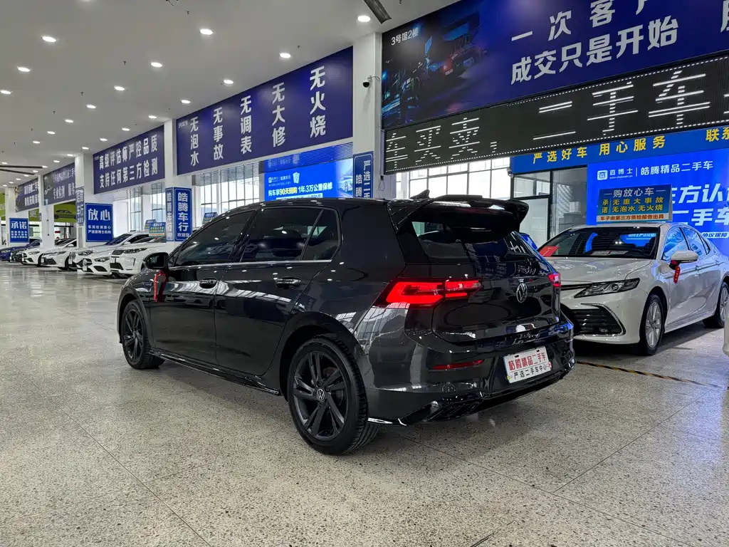 VOLKSWAGEN GOLF 2021