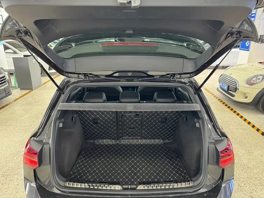 VOLKSWAGEN GOLF 2021