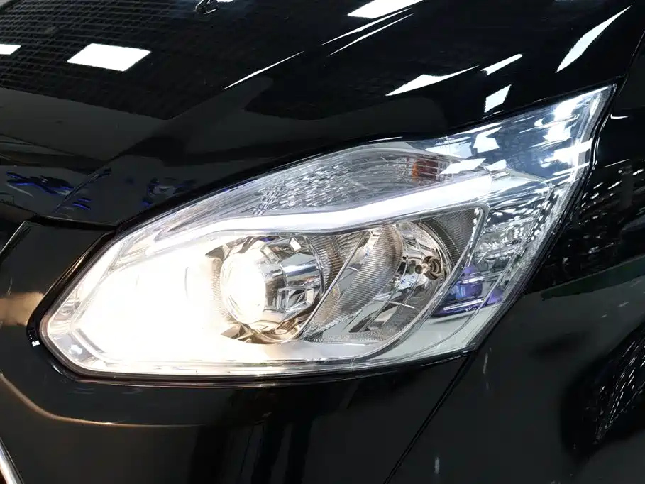 FORD TOUREO 2022
