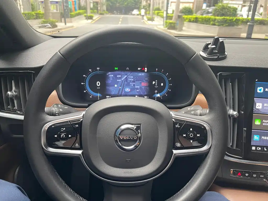 VOLVO S90 2022