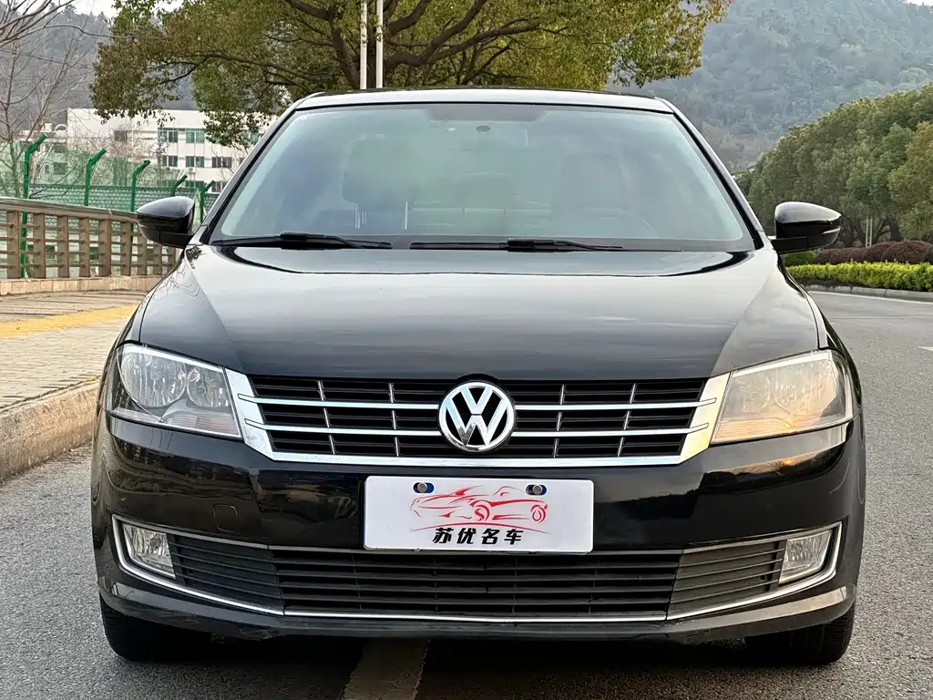 VOLKSWAGEN LAVIDA 2014