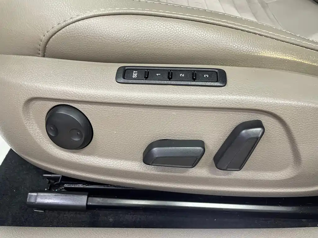 VOLKSWAGEN MAGOTAN 2014