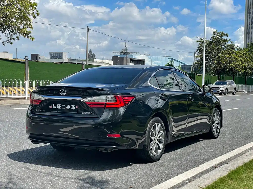 LEXUS ES 2015