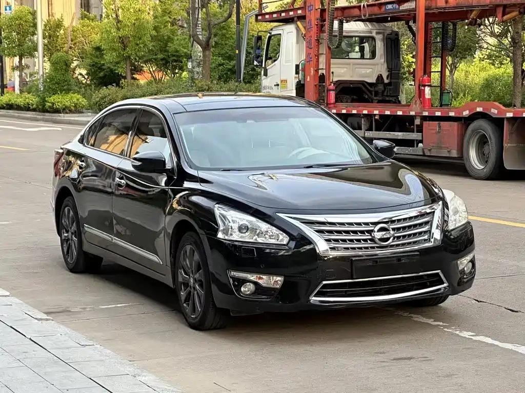 NISSAN TEANA 2015