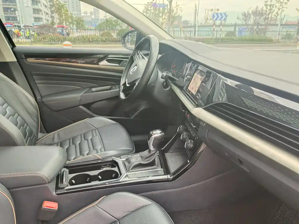 VOLKSWAGEN PASSAT 2020