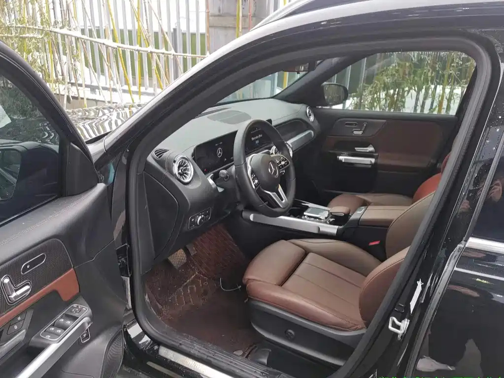 MERCEDES BENZ GLB 2023