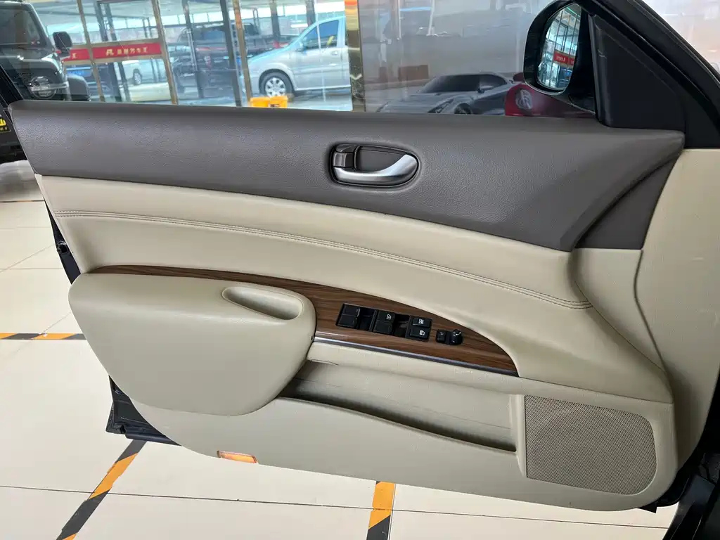 NISSAN TEANA 2011