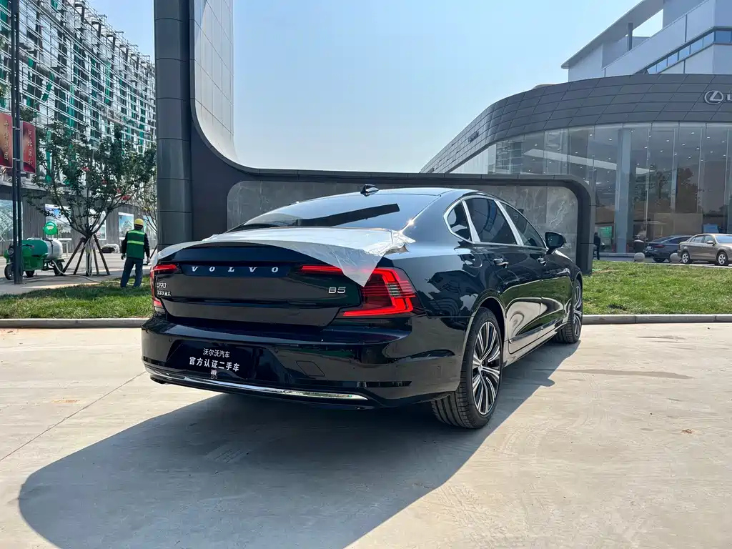 VOLVO S90 2024