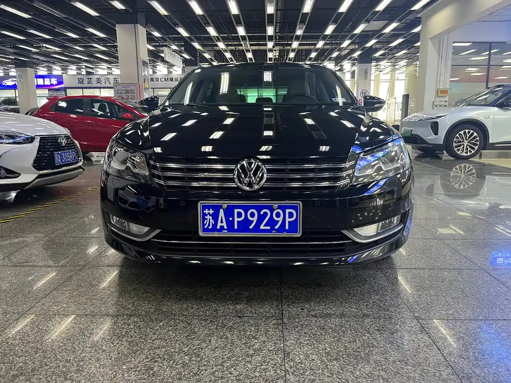 VOLKSWAGEN PASSAT 2012