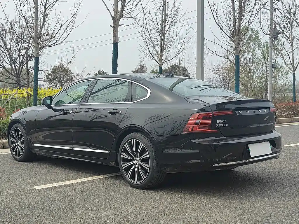 VOLVO S90 2021