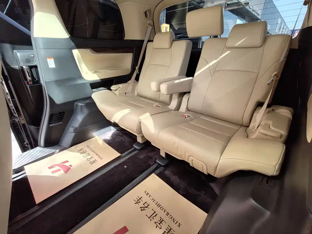 TOYOTA ALPHARD 2018