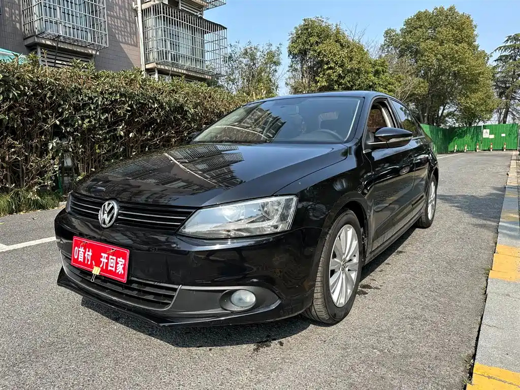 VOLKSWAGEN SAGITAR 2014