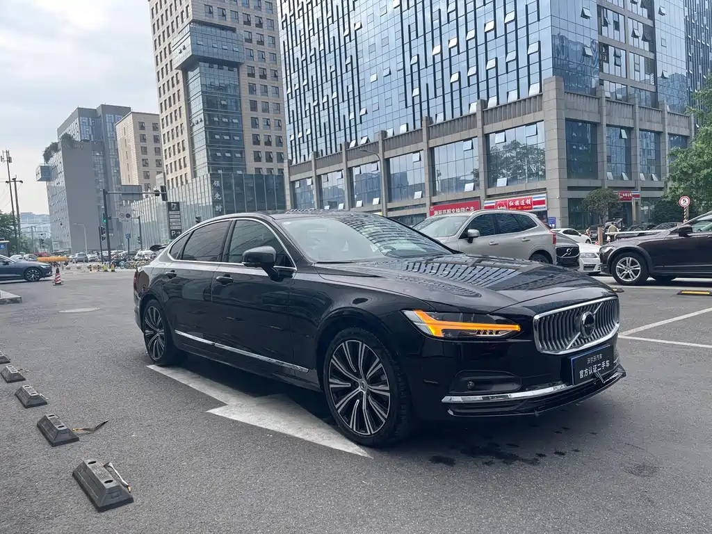 VOLVO S90 2023