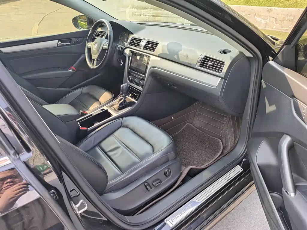 VOLKSWAGEN PASSAT 2015