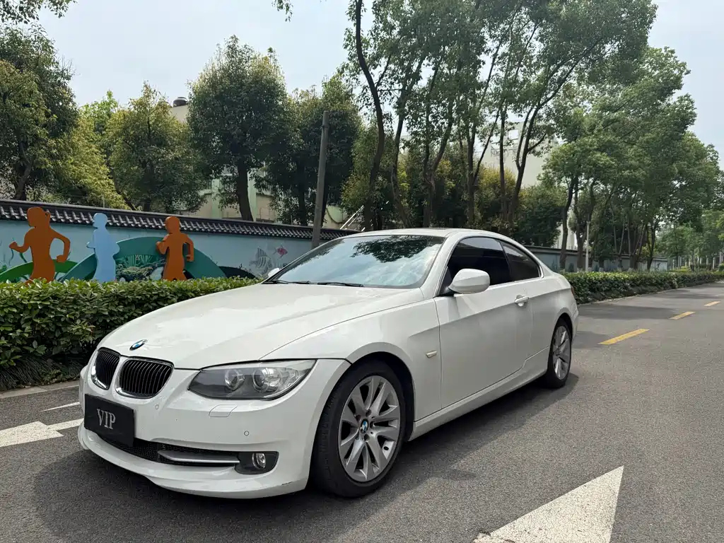 BMW 3-SERIES IMPORT 2011