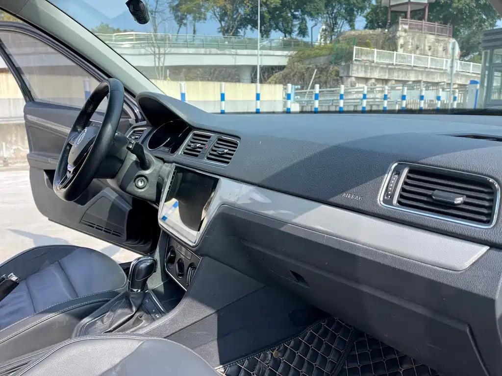 VOLKSWAGEN LAVIDA 2015