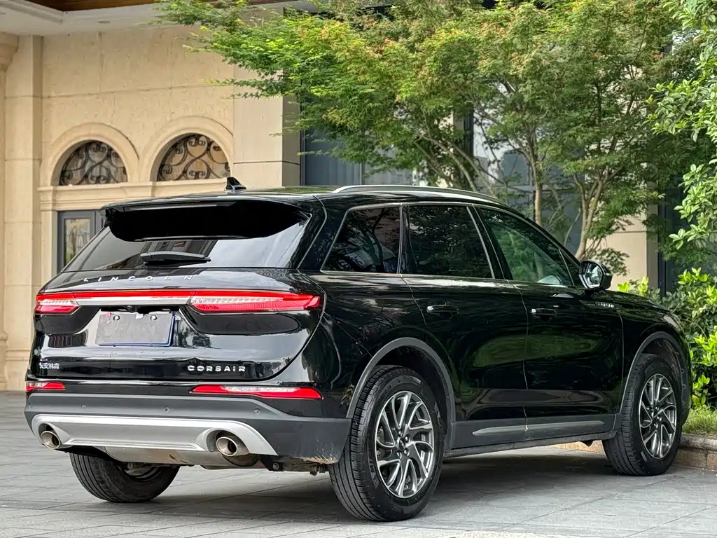 LINCOLN ADVENTURER 2021