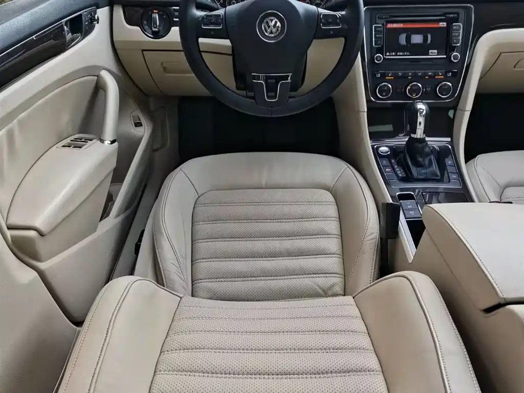 VOLKSWAGEN PASSAT 2014