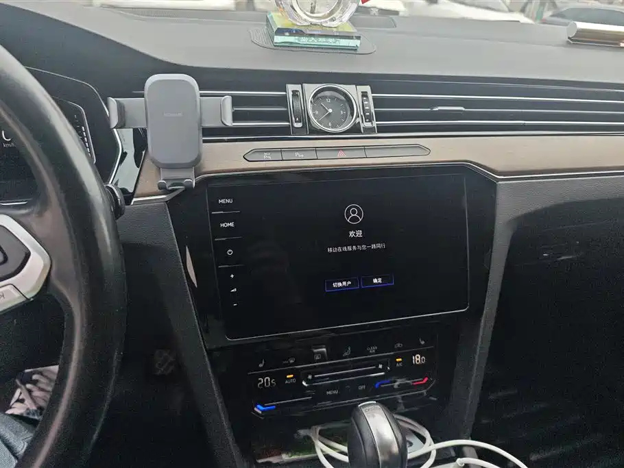 VOLKSWAGEN MAGOTAN 2020