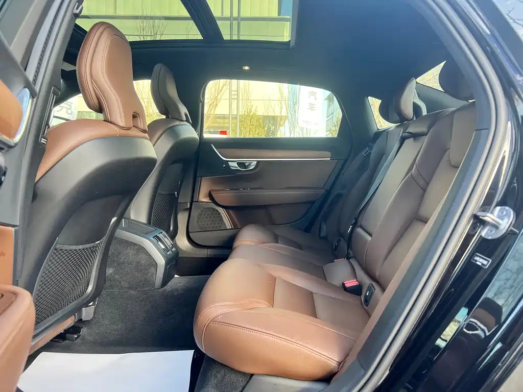 VOLVO S90 2023