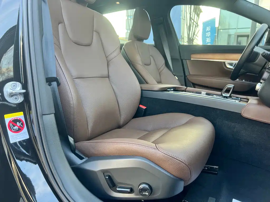 VOLVO S90 2023