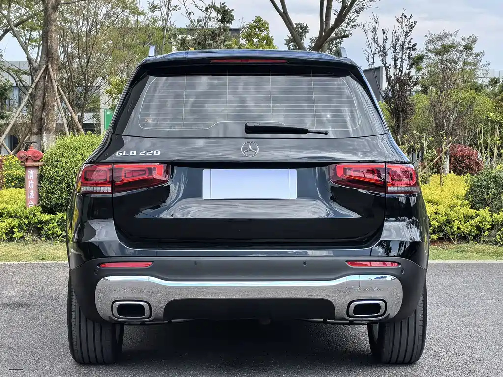 MERCEDES BENZ GLB 2023