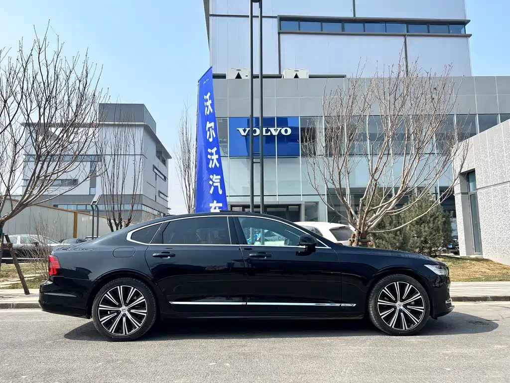 VOLVO S90 2024