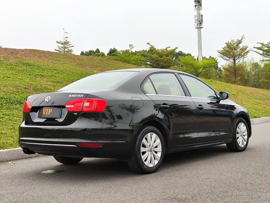 VOLKSWAGEN SAGITAR 2014