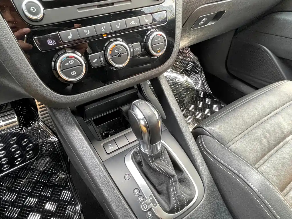 VOLKSWAGEN SCIROCCO 2014