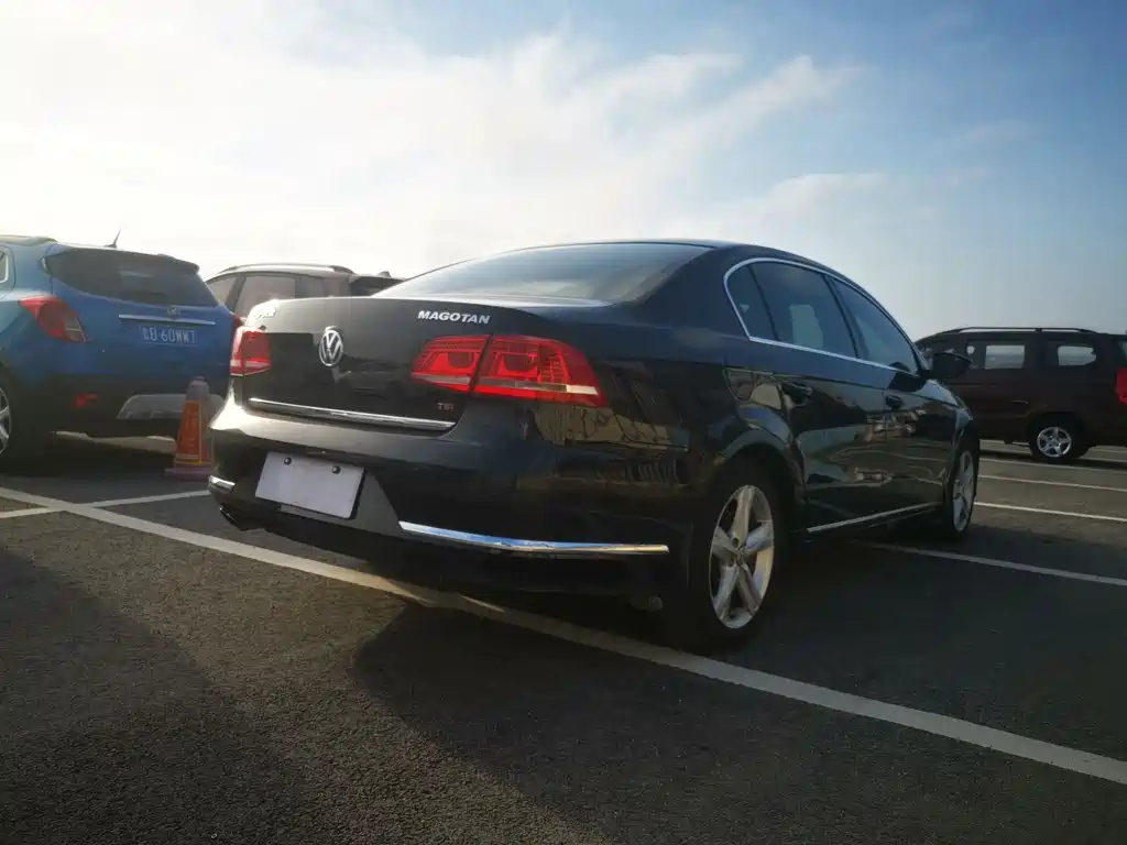 VOLKSWAGEN MAGOTAN 2016