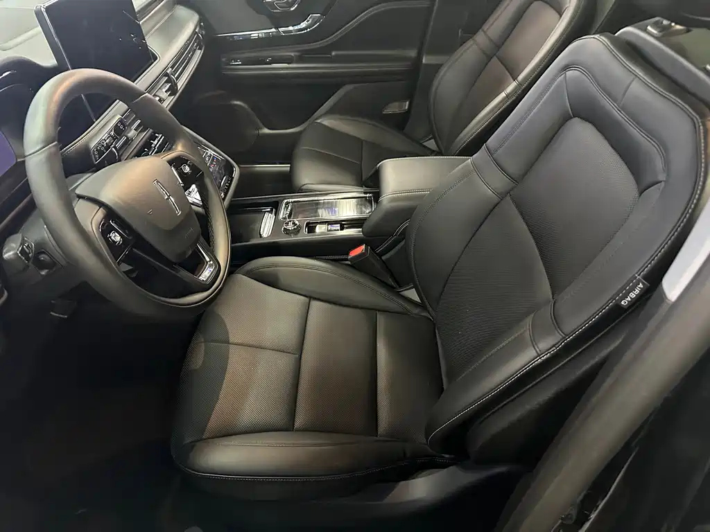 LINCOLN ADVENTURER 2022