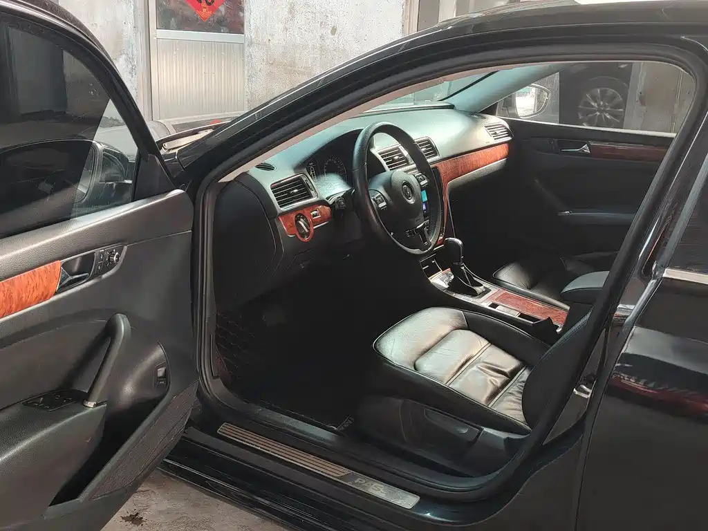 VOLKSWAGEN PASSAT 2014