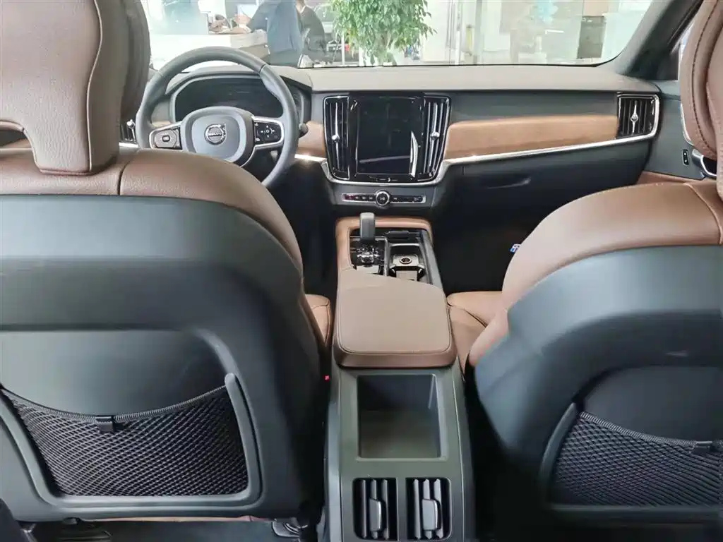VOLVO S90 2023