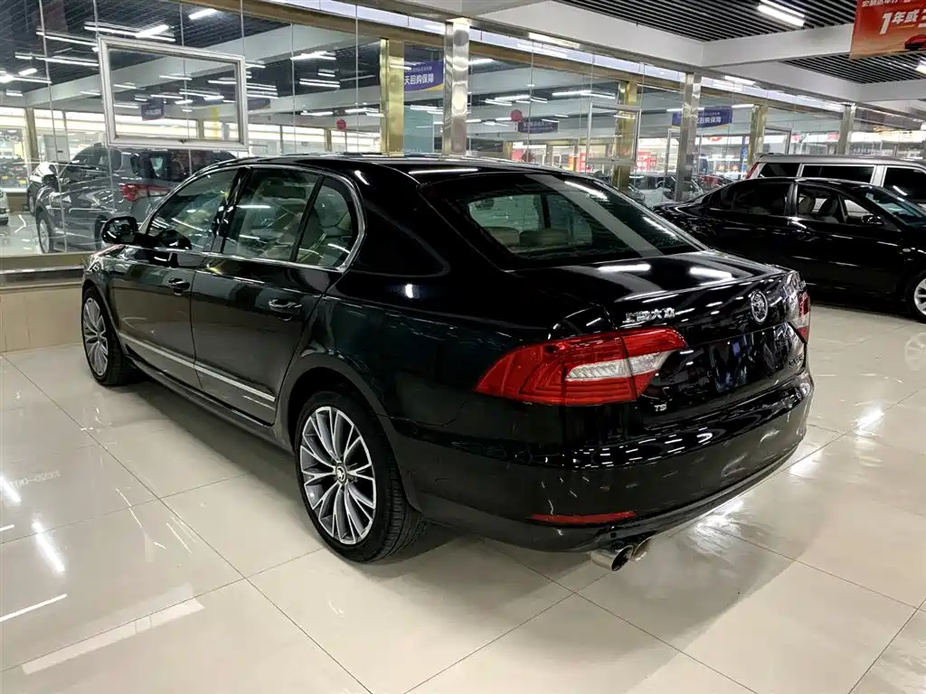SKODA SUPERB 2013