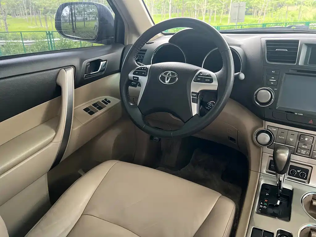 TOYOTA HIGHLANDER 2012