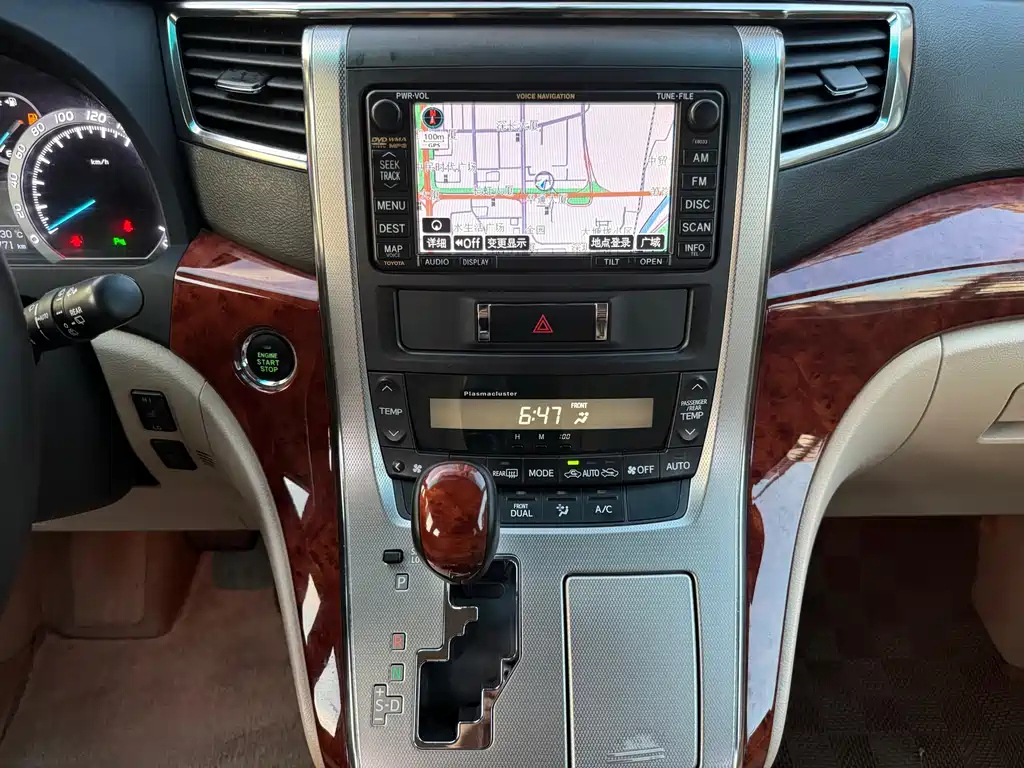 TOYOTA ALPHARD 2011