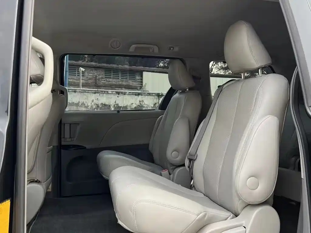 TOYOTA SIENNA 2014