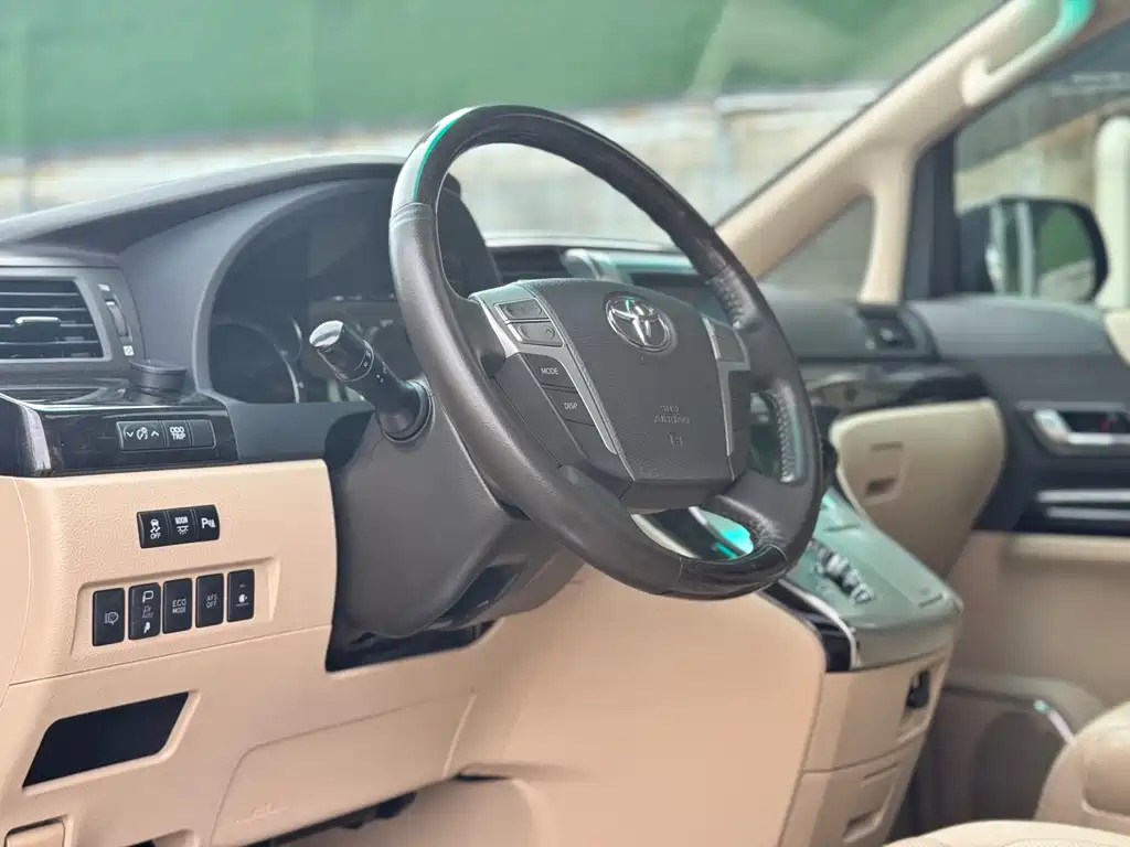 TOYOTA ALPHARD 2013