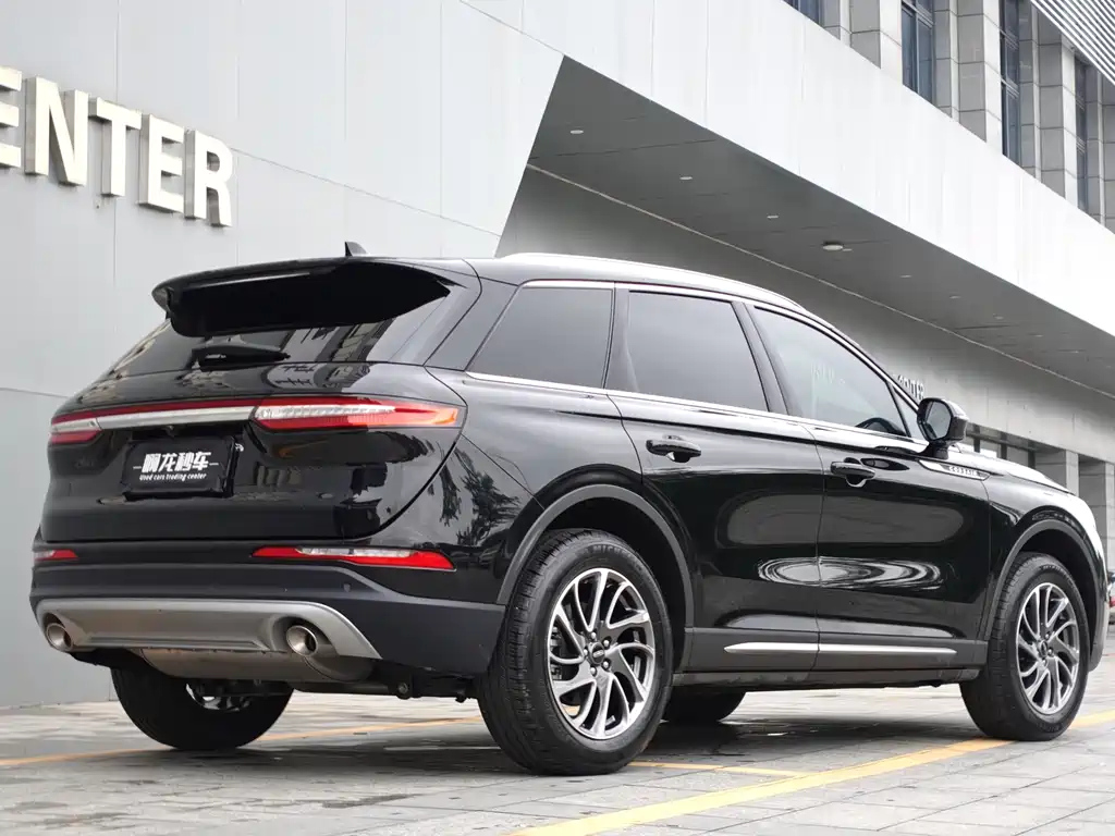 LINCOLN ADVENTURER 2021