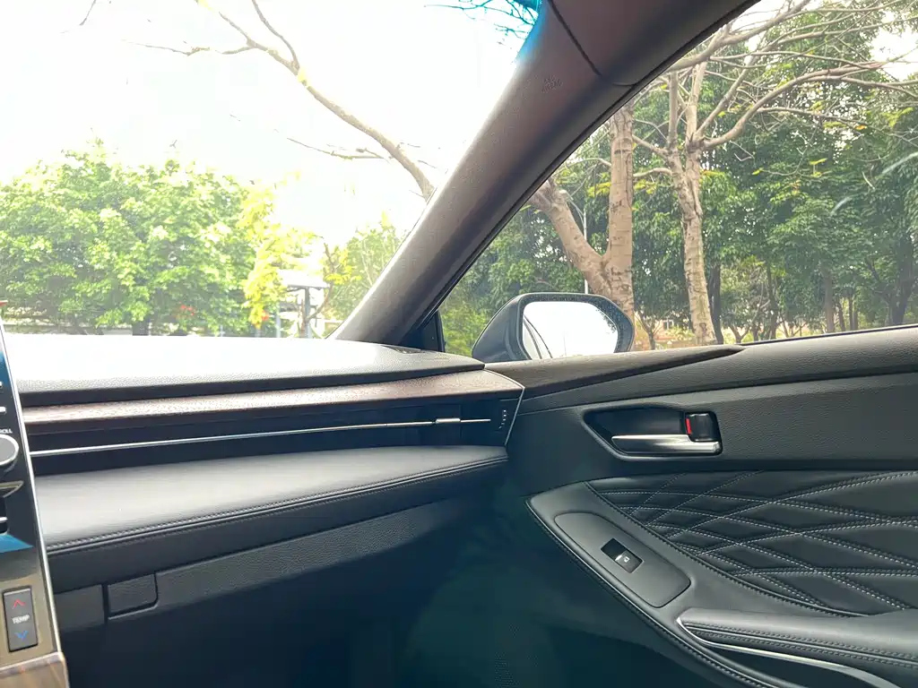 TOYOTA AVALON 2020