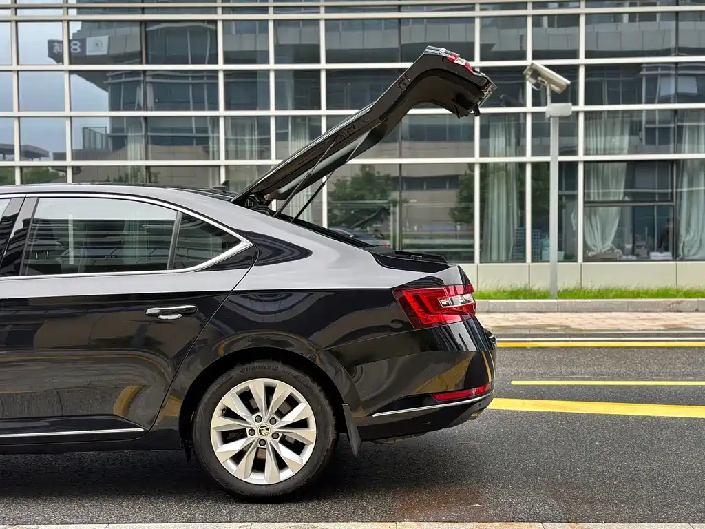 SKODA SUPERB 2019