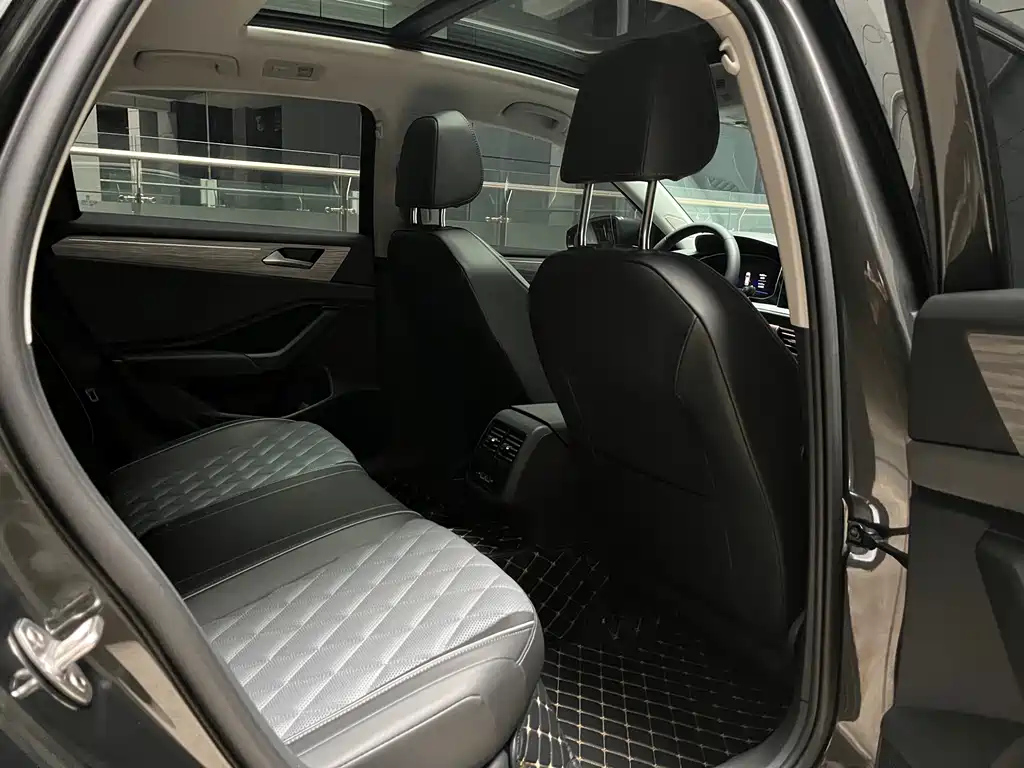 VOLKSWAGEN SAGITAR 2023