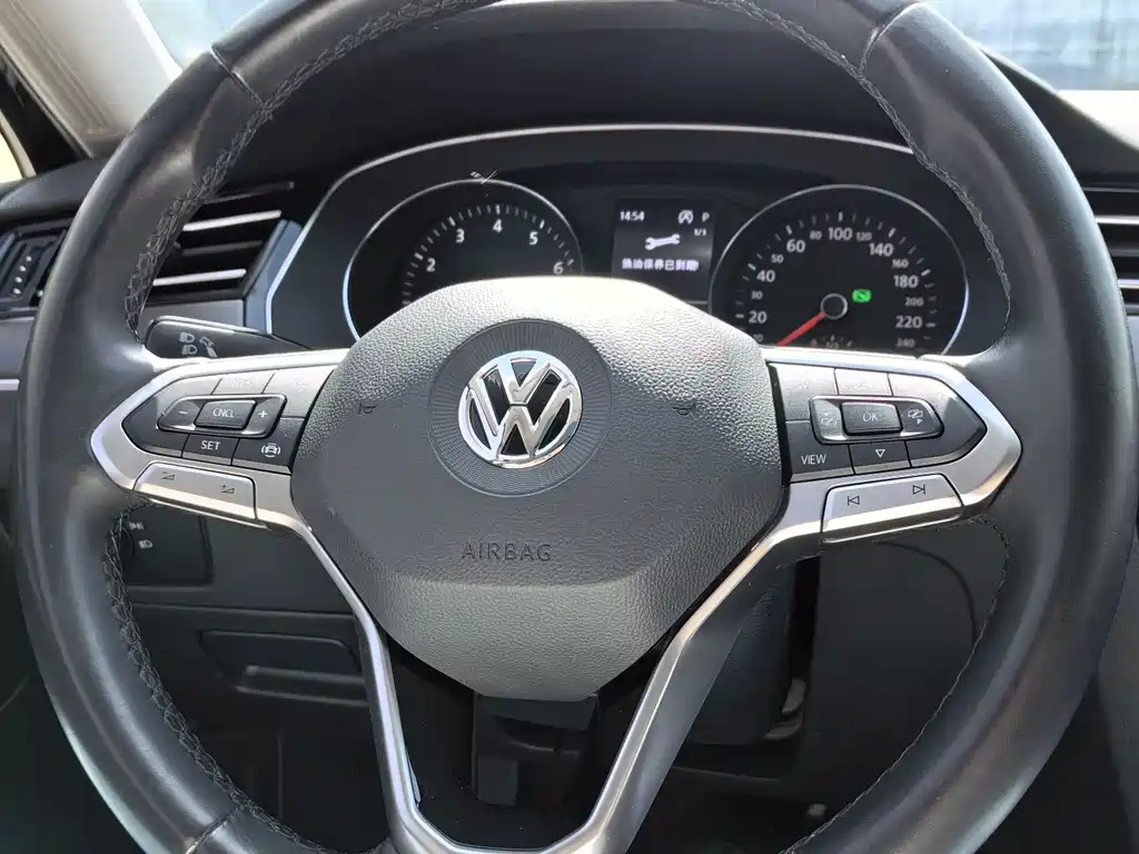 VOLKSWAGEN MAGOTAN 2020