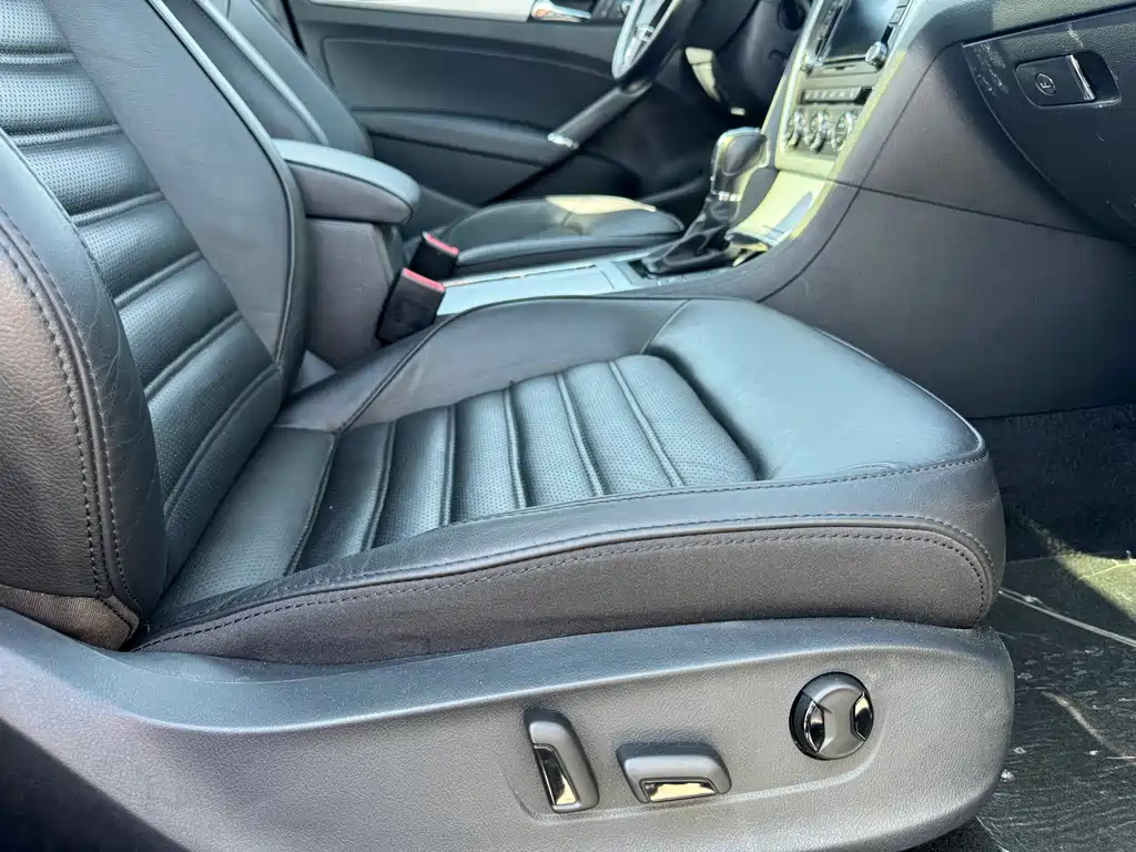 VOLKSWAGEN PASSAT 2015