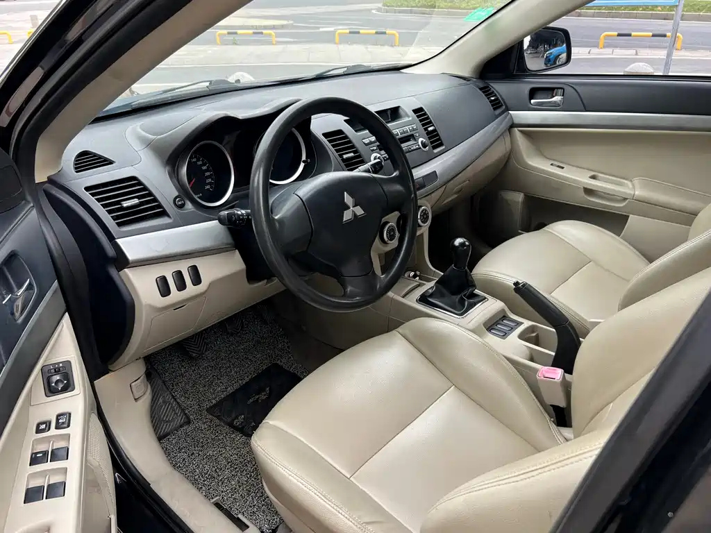 MITSUBISHI LANCER EX 2010