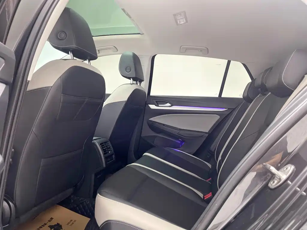 VOLKSWAGEN GOLF 2021