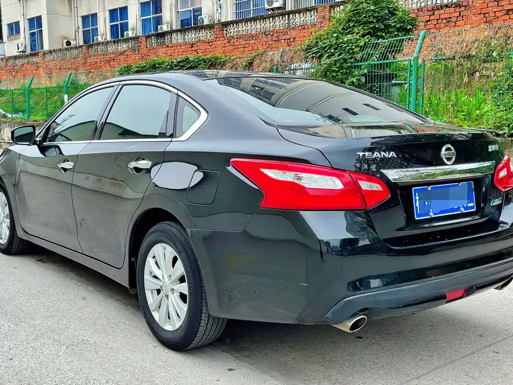 NISSAN TEANA 2017
