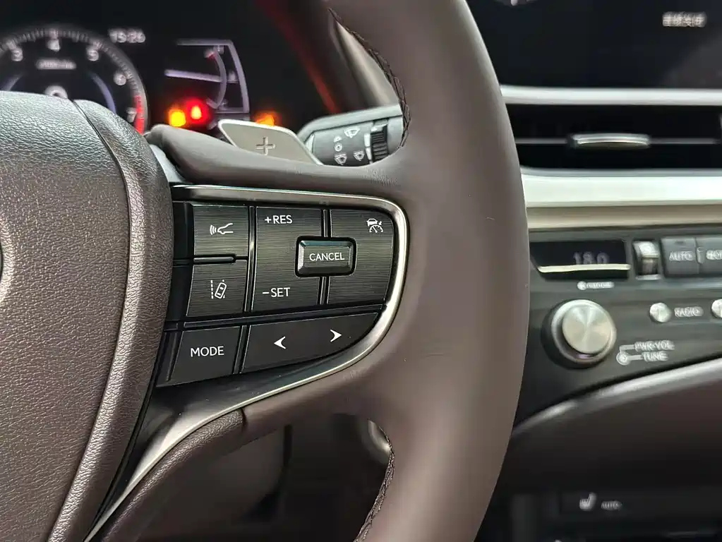 LEXUS ES 2020