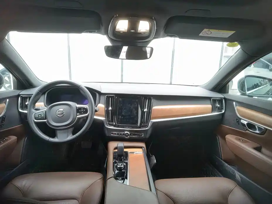 VOLVO S90 2022