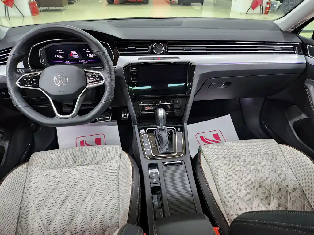 VOLKSWAGEN MAGOTAN 2023
